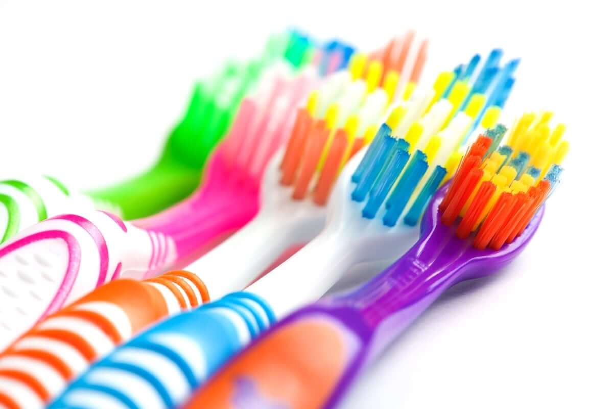 Choosing the Right Toothbrush: A Guide to Dental Hygiene Products